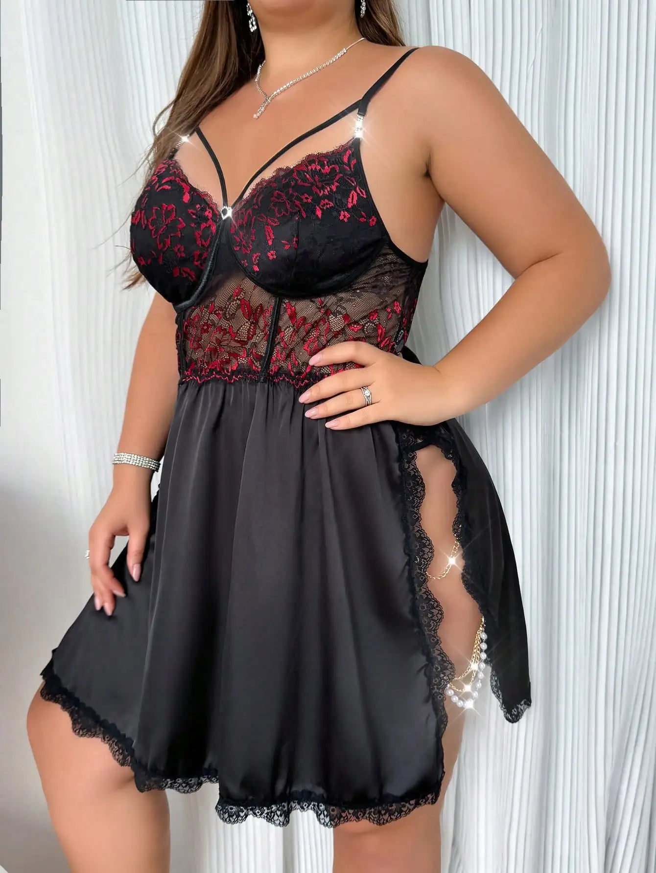 Pyjama et vêtements de maison élégants et sexy en dentelle satinée brodée, fente latérale, jupe longue grande taille à poitrine ouverte