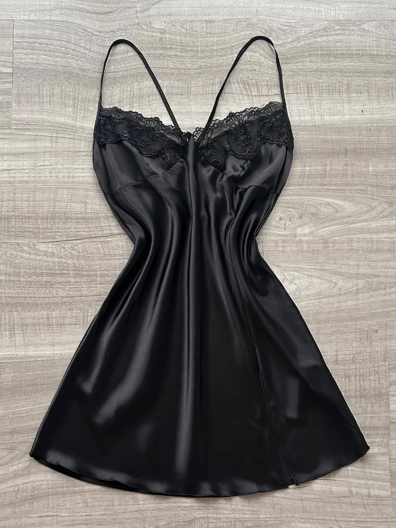 Chemise de nuit à bretelles haut de gamme à la mode, style européen et américain, pyjama fin de couleur unie pour femmes en été