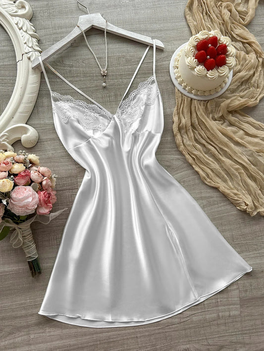 La dernière chemise de nuit en satin pour femme à col en V avec fente en dentelle, pyjama confortable et sexy pour femme