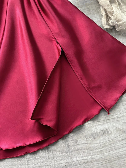 La dernière chemise de nuit en satin pour femme à col en V avec fente en dentelle, pyjama confortable et sexy pour femme