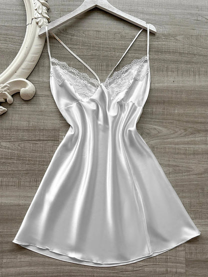La dernière chemise de nuit en satin pour femme à col en V avec fente en dentelle, pyjama confortable et sexy pour femme